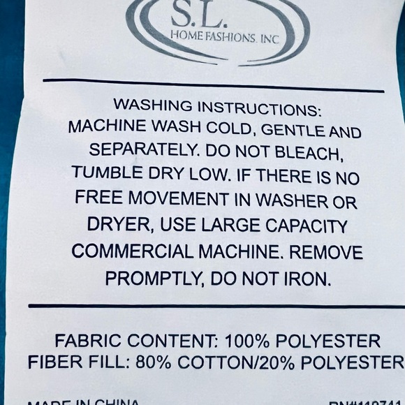 Twin Bedspread Set w/Pillows and Shams - Picture 10 of 11